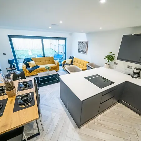 4-Bed Townhouse, Secure & Close To Leeds City Centre- Ideal For Corporate Guests Esterno foto