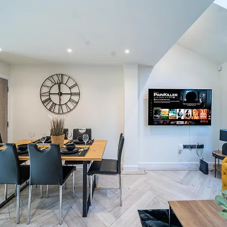 4-Bed Townhouse, Secure & Close To Leeds City Centre- Ideal For Corporate Guests Esterno foto