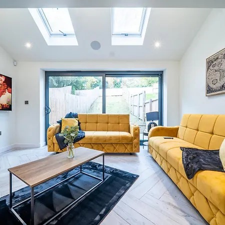 4-Bed Townhouse, Secure & Close To Leeds City Centre- Ideal For Corporate Guests Esterno foto