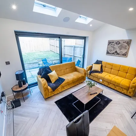 4-Bed Townhouse, Secure & Close To Leeds City Centre- Ideal For Corporate Guests Esterno foto