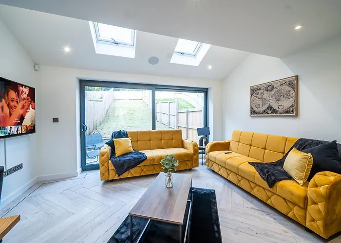 4-Bed Townhouse, Secure & Close To Leeds City Centre- Ideal For Corporate Guests