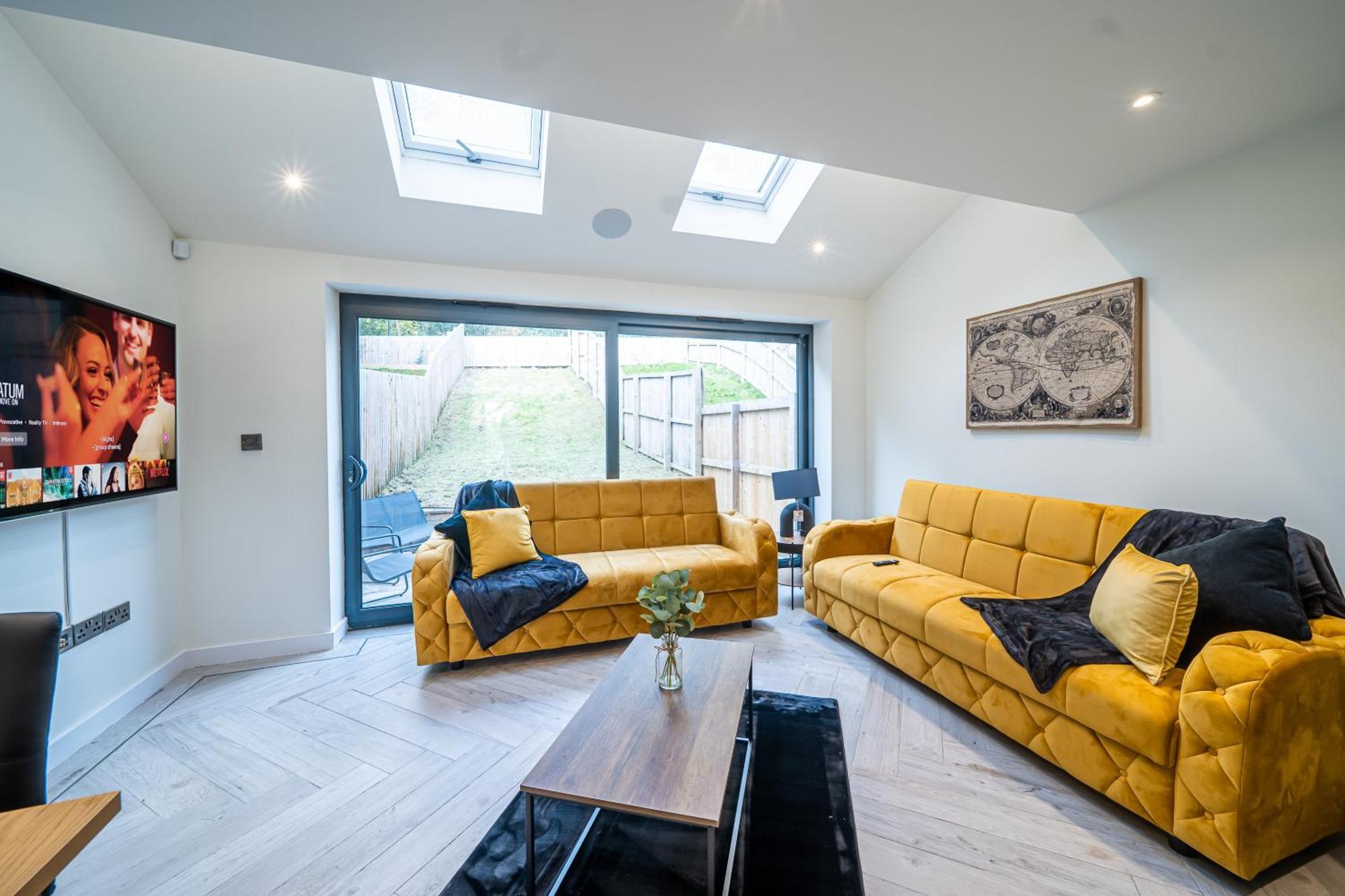 Apartment 4-bed Townhouse, Secure & Close To Leeds Centre- Ideal For Corporate Guests