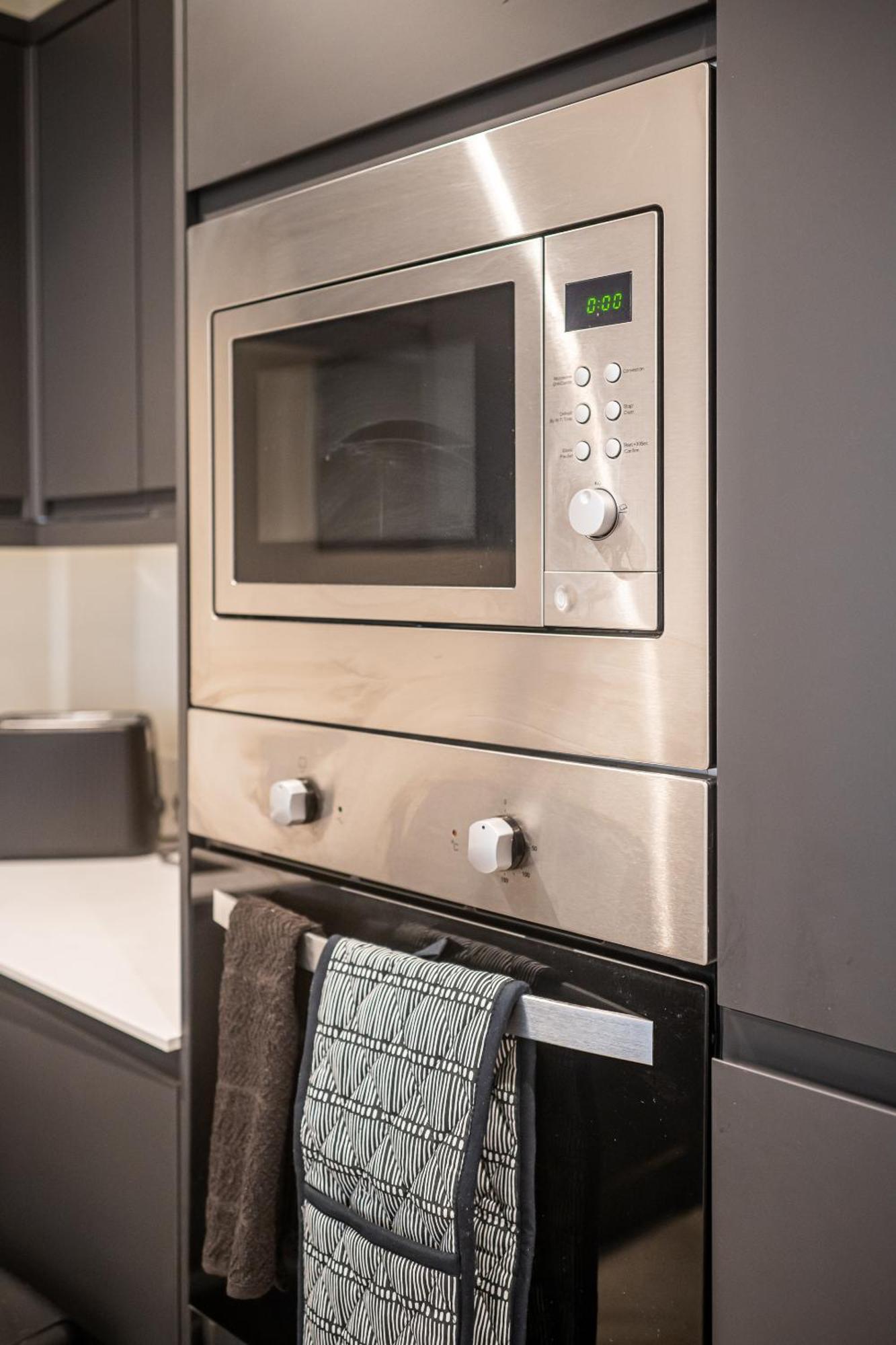 Apartment 4-bed Townhouse, Secure & Close To Leeds Centre- Ideal For Corporate Guests