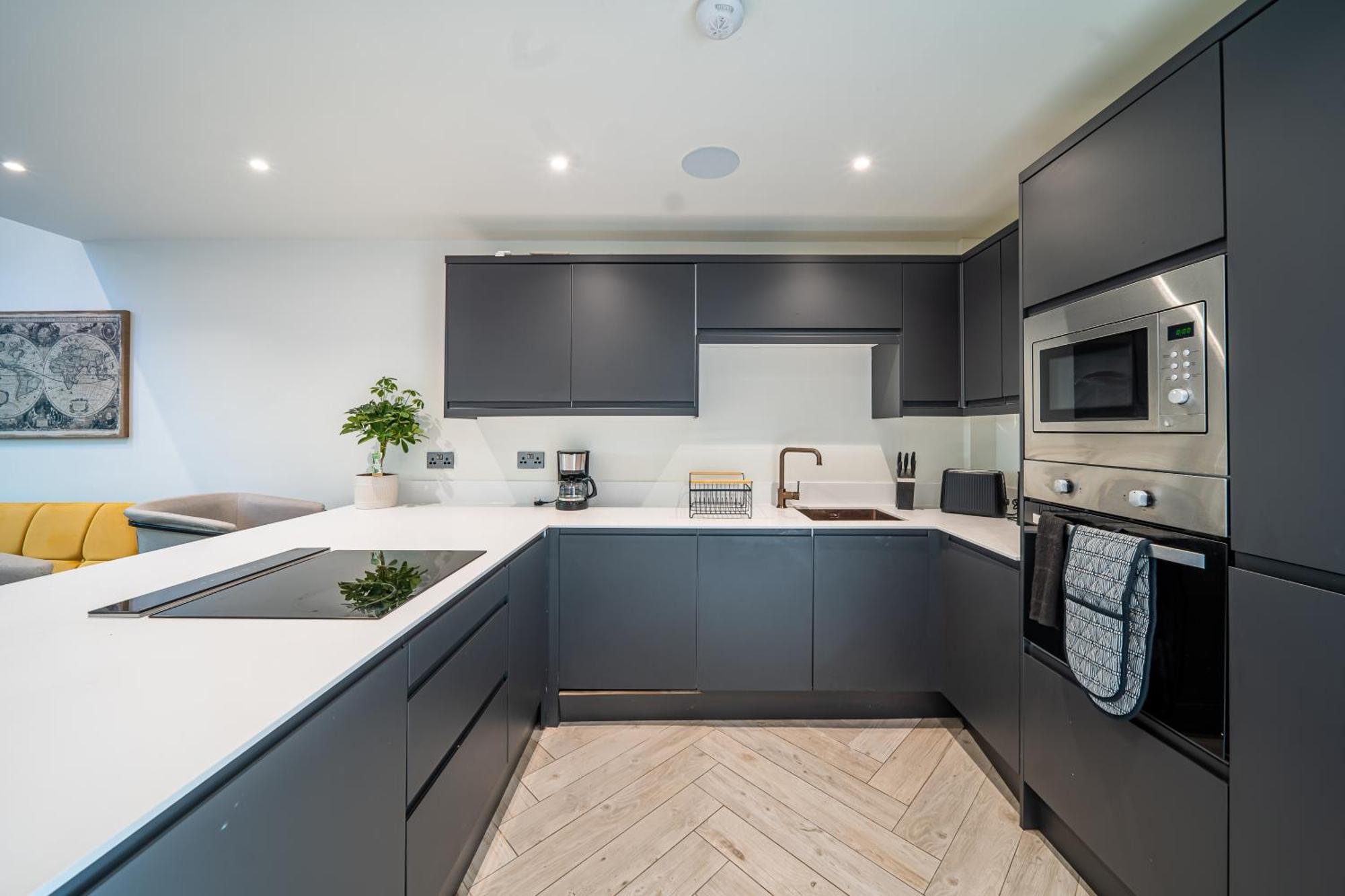 4-bed Townhouse, Secure & Close To Leeds Centre- Ideal For Corporate Guests Apartment *